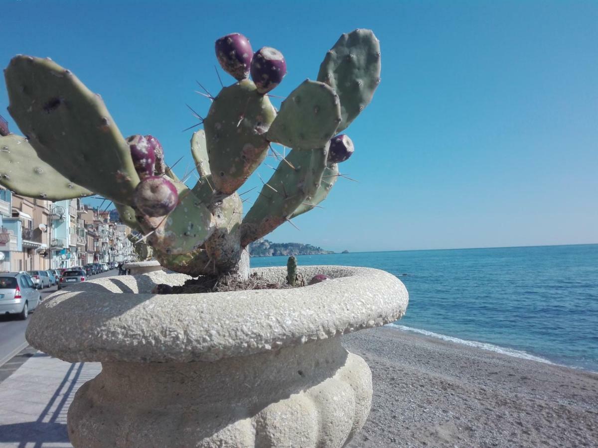 Appartement Plaza à Giardini-Naxos Extérieur photo